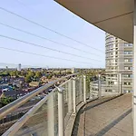 Luxury Apt 3Min Walk To London Excel,City Hall, O2